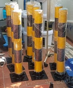 Trụ chống va đập bằng thép sơn vàng đen